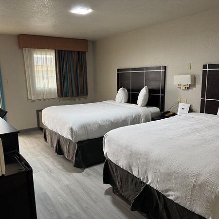 Executive Inn Кристал-Сити Экстерьер фото