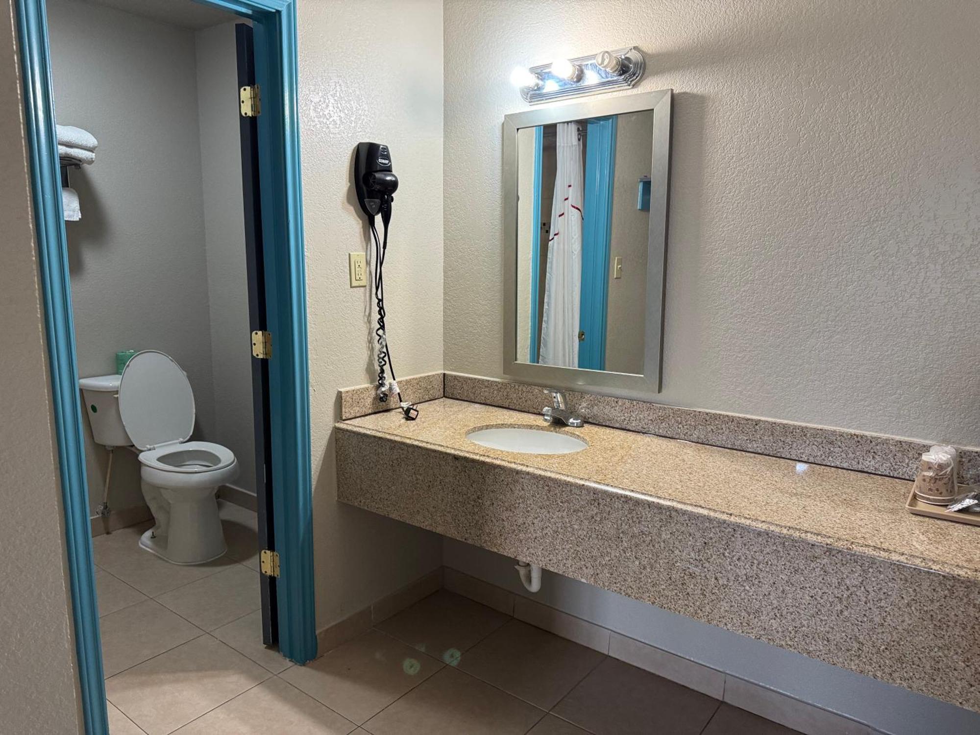 Executive Inn Кристал-Сити Экстерьер фото