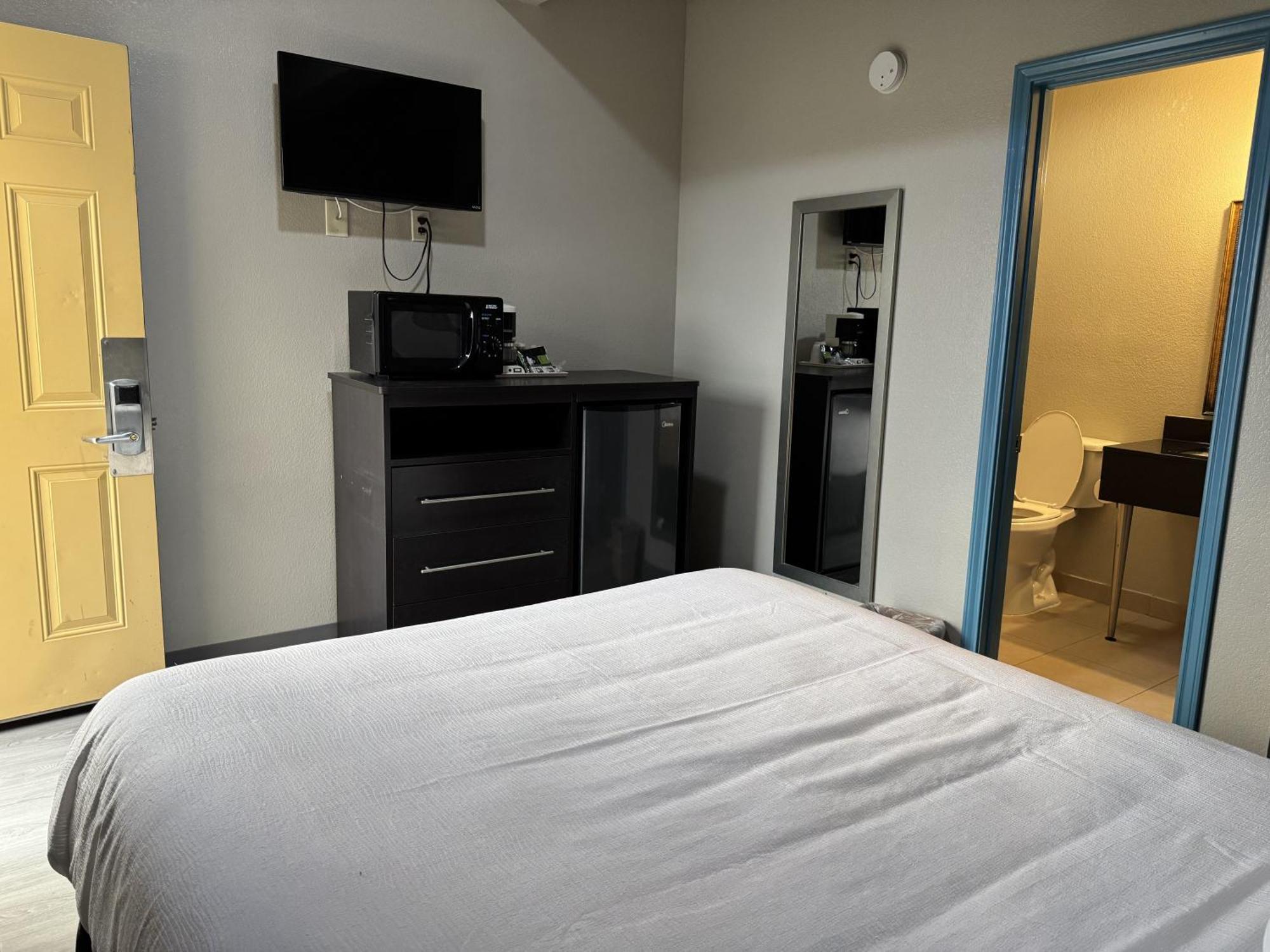 Executive Inn Кристал-Сити Экстерьер фото