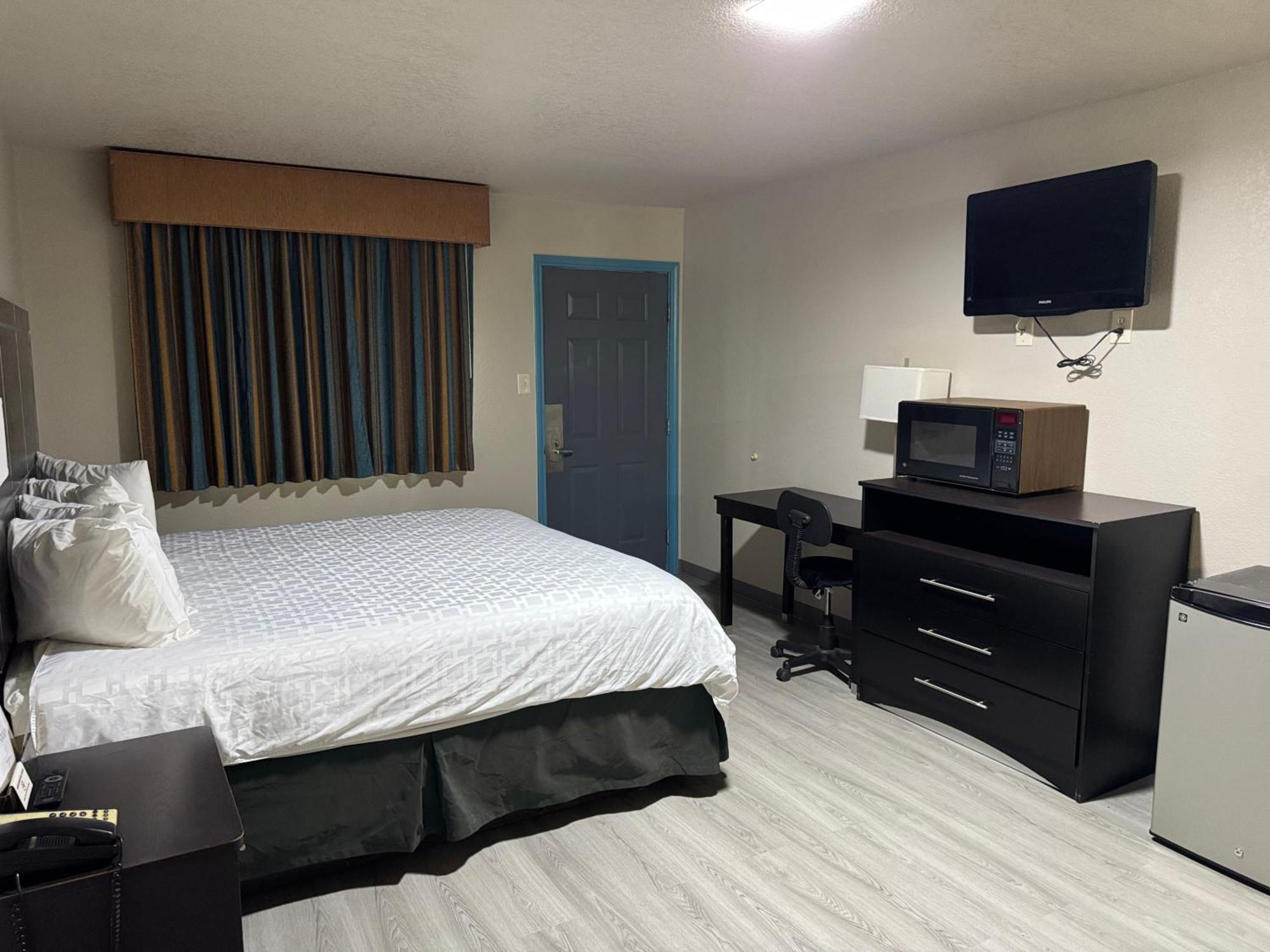 Executive Inn Кристал-Сити Экстерьер фото