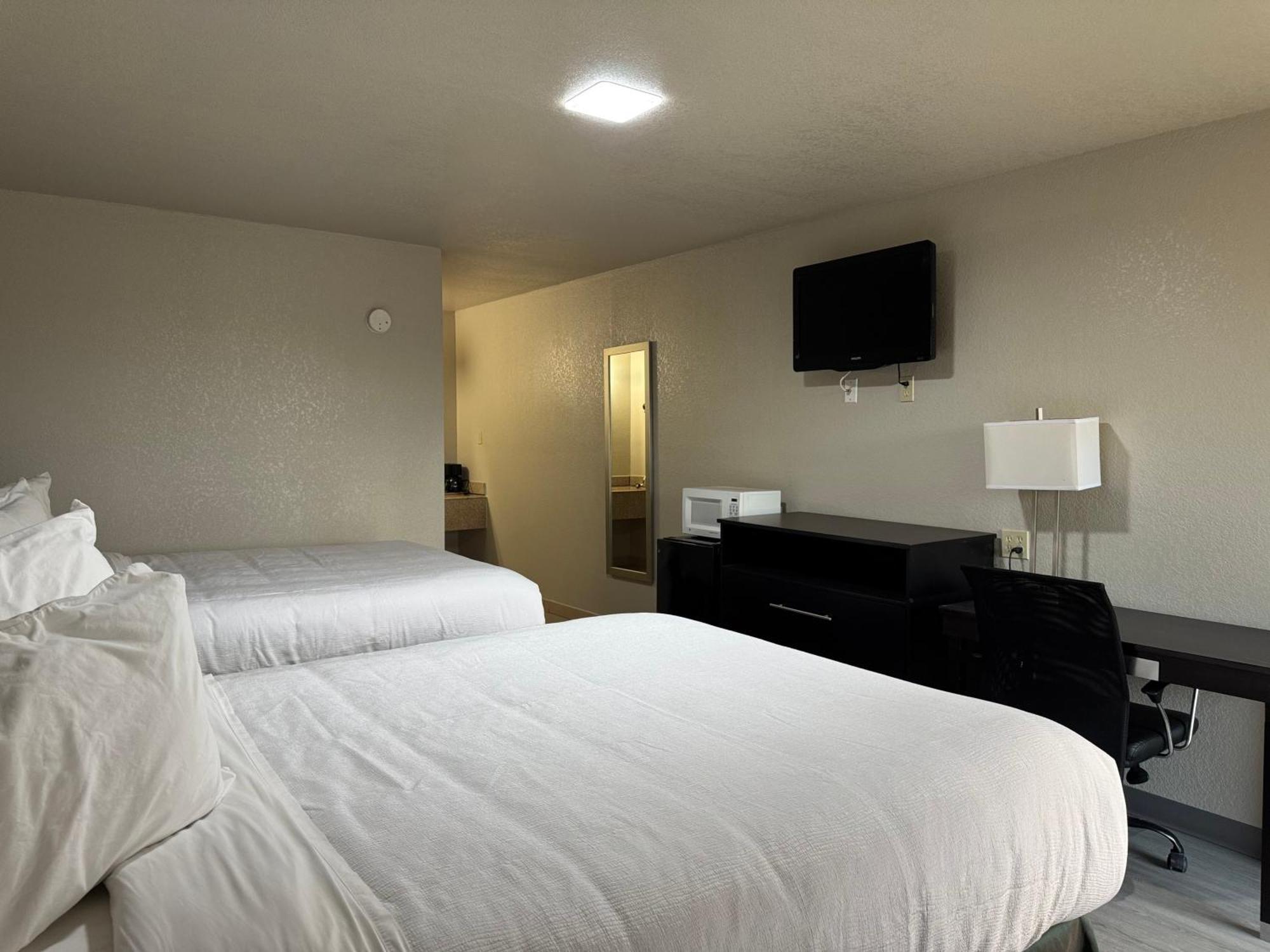 Executive Inn Кристал-Сити Экстерьер фото