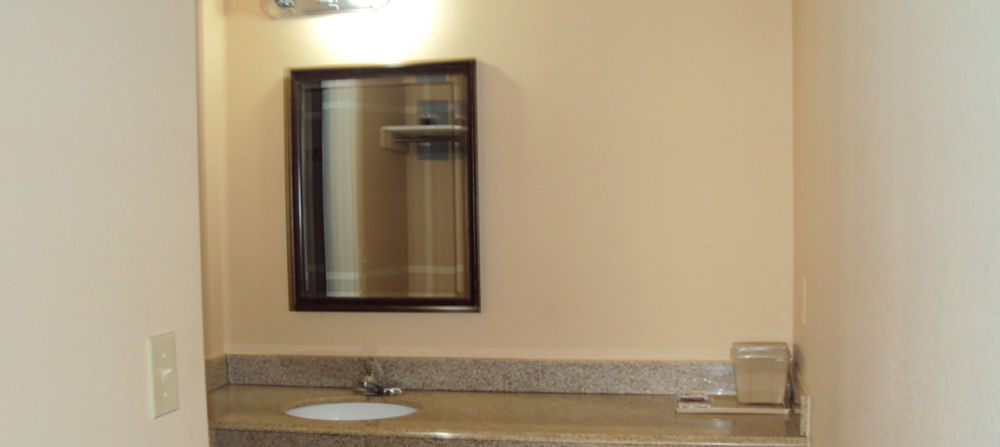Executive Inn Кристал-Сити Экстерьер фото